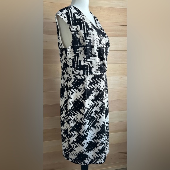 Jones New York Dress, size 12, black and white sleeveless, with side zipper - Picture 2 of 9